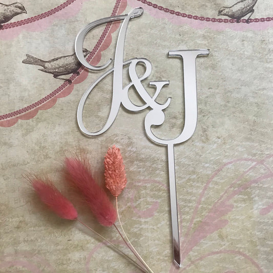 Topper de casamento com os iníciais