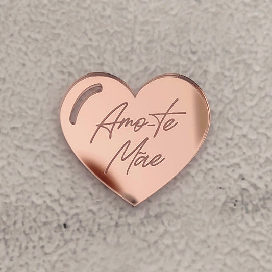 Tag acrílico coração "Amo-te Mãe"