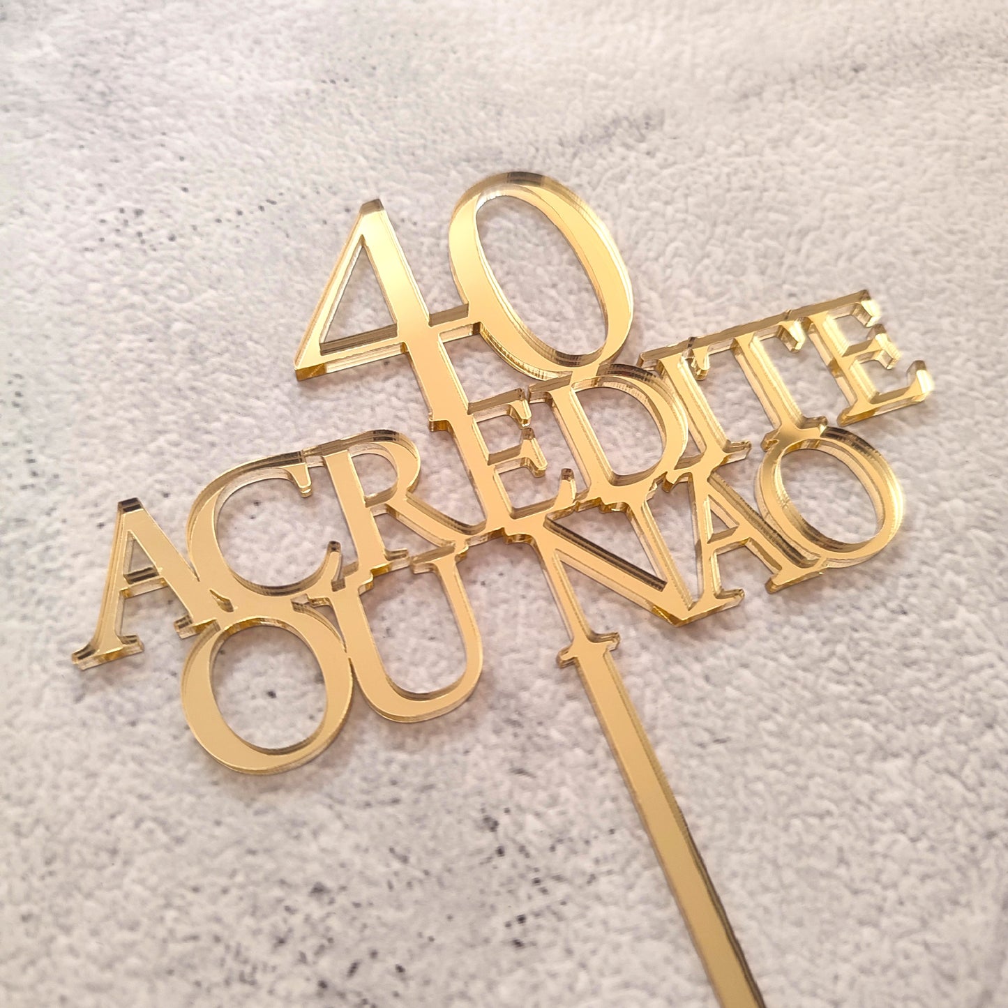Topper acrílico "40 acredite ou não"