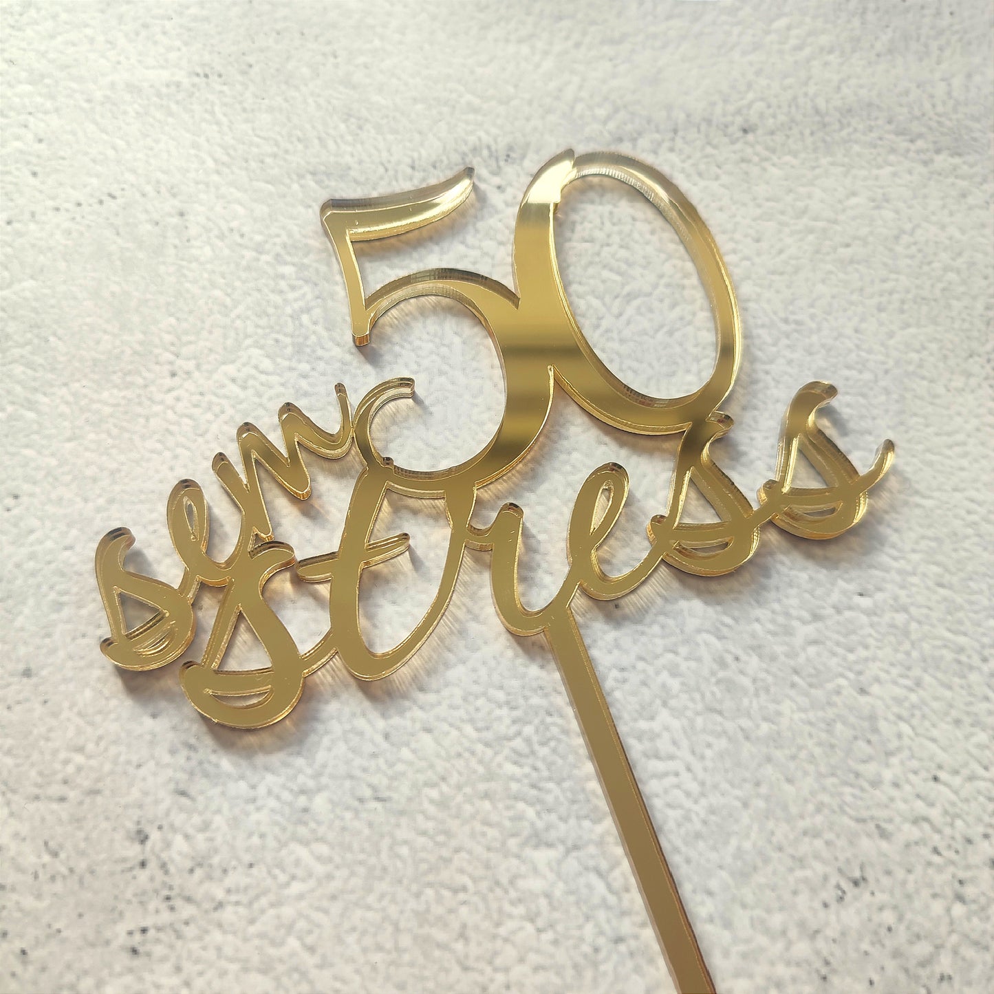 Topper acrílico 50 anos "Sem stress"